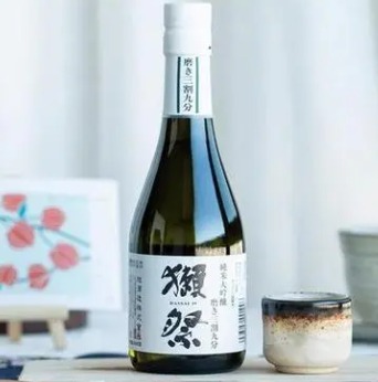 日本清酒（Nihonshu或Sake）是一种源自日本的传统发酵酒